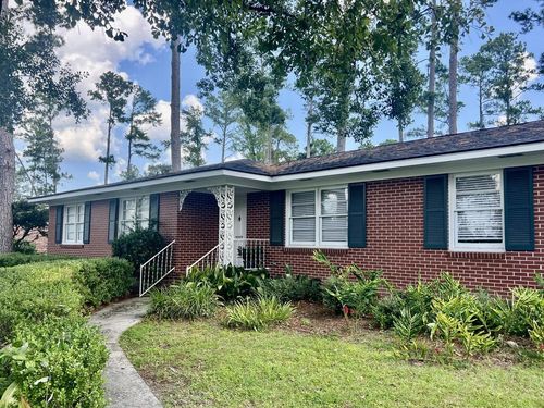 2217 Young Dr, Valdosta, GA, 31602-2753 | Card Image