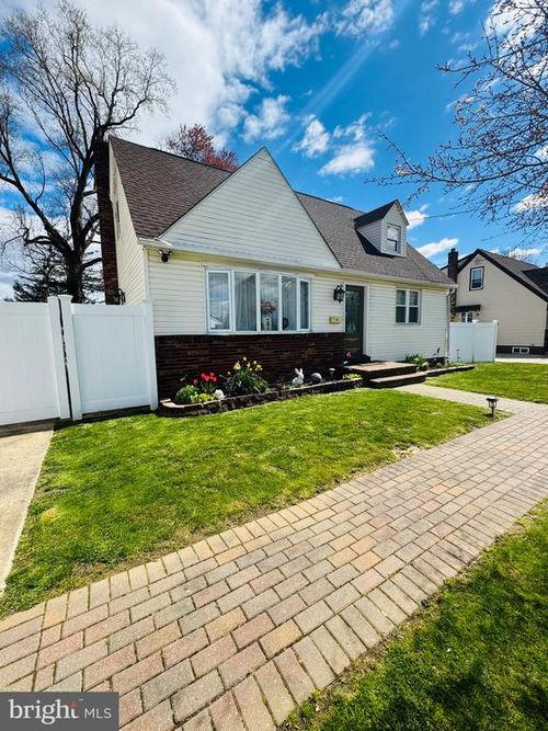 2007 Sanford St, PHILADELPHIA, PA, 19116-3930 | Card Image