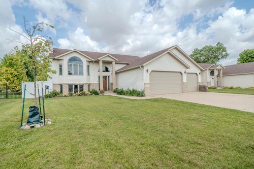 2501 Parkview Drive S, Fargo, ND, 58103 | Card Image