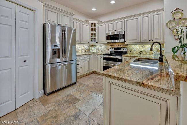 Stainless applicanes and walk-in pantry | Image 13