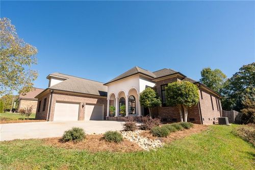 2632 Maxine Dr, High Point, NC, 27265-9684 | Card Image