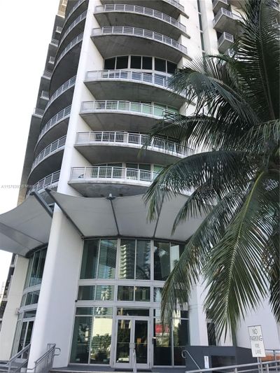 2122 - 690 Sw 1st Ct, Condo with 2 bedrooms, 2 bathrooms and null parking in Miami FL | Image 1