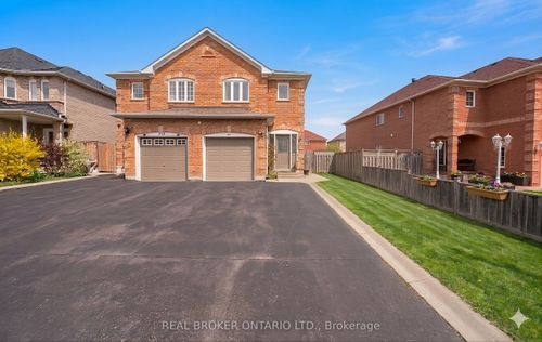 204 Tiller Trail, Brampton, ON, L6X4T1 | Card Image