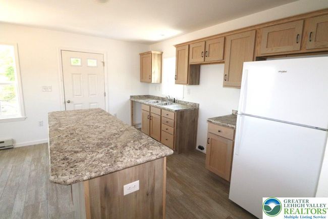 KITCHEN | Image 10