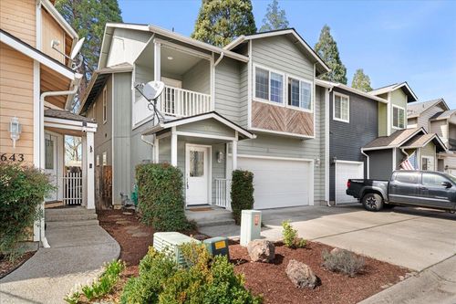 647 Shadow Way, Central Point, OR, 97502-2526 | Card Image