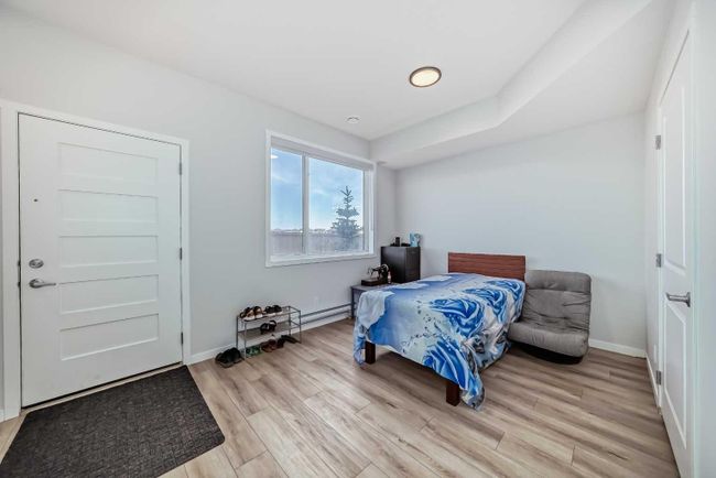 405 Corner Glen Circle Ne, Home with 3 bedrooms, 2 bathrooms and 2 parking in Calgary AB | Image 4
