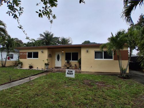 880 Nw 129th St, North Miami, FL, 33168-6535 | Card Image