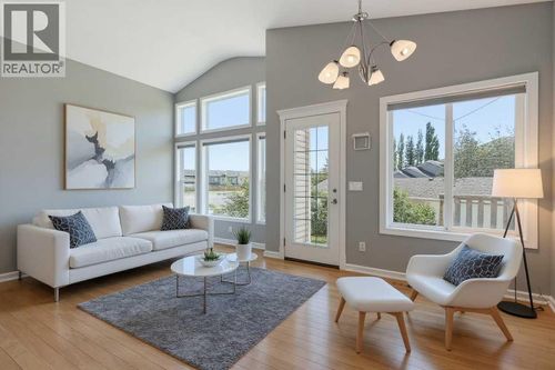 {{alt}} | Card Image