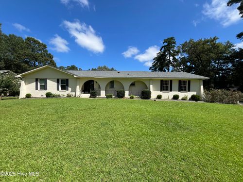 423 Edgewood Cir, Whiteville, NC, 28472-3612 | Card Image