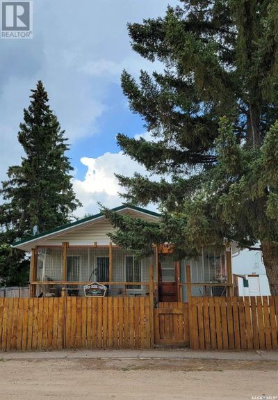 505 2 Ave, House other with 2 bedrooms, 2 bathrooms and null parking in Loon Lake SK | Image 2