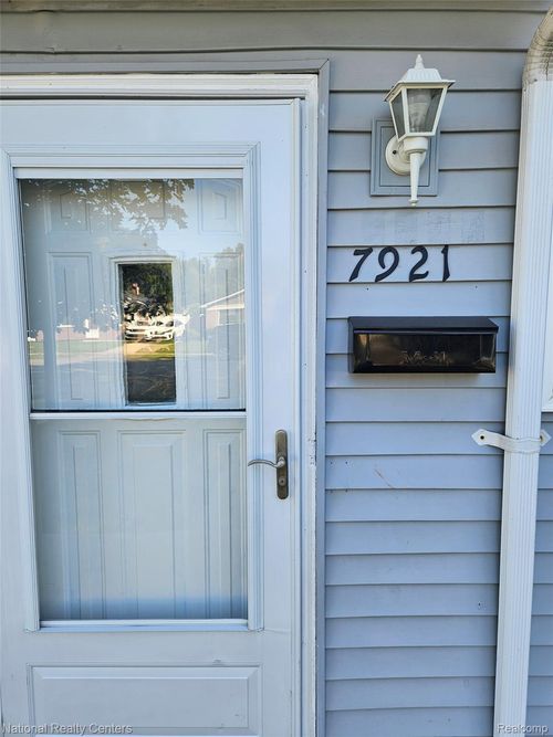 7921 Pine St, Taylor, MI, 48180-2271 | Card Image