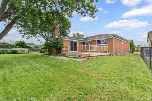 21142 Michael Ct, Saint Clair Shores, MI, 48081-3068 | Card Image