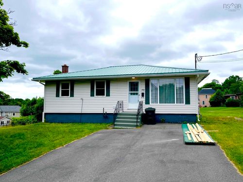 70 Croft St, Amherst, NS, B4H3A1 | Card Image
