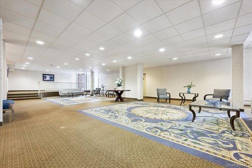 apt-206-2 Fowler Ave, Lynbrook, NY, 11563-2004 | Card Image