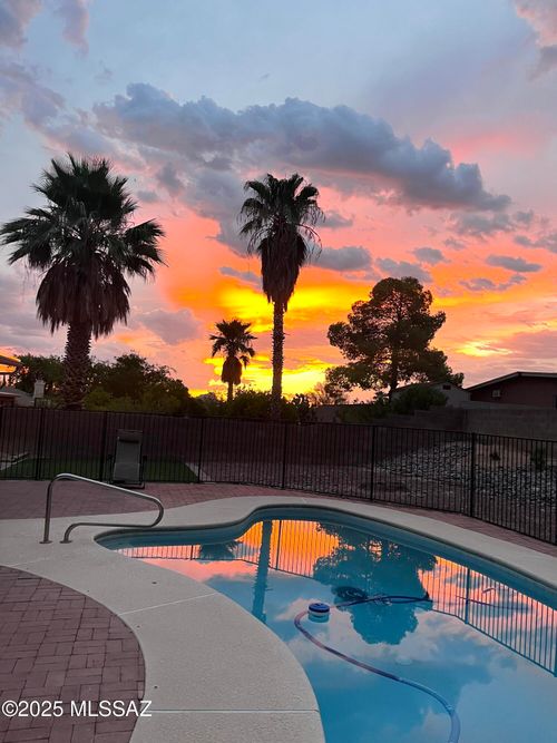 6880 N De Chelly Loop, Tucson, AZ, 85741-2479 | Card Image