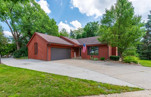 1801 Harris Highland Dr, Waukesha, WI, 53188-4801 | Card Image