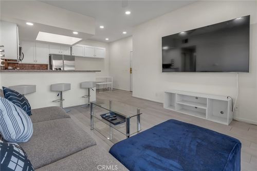 b9-10943 Laurel Canyon Blvd, San Fernando, CA, 91340-4416 | Card Image