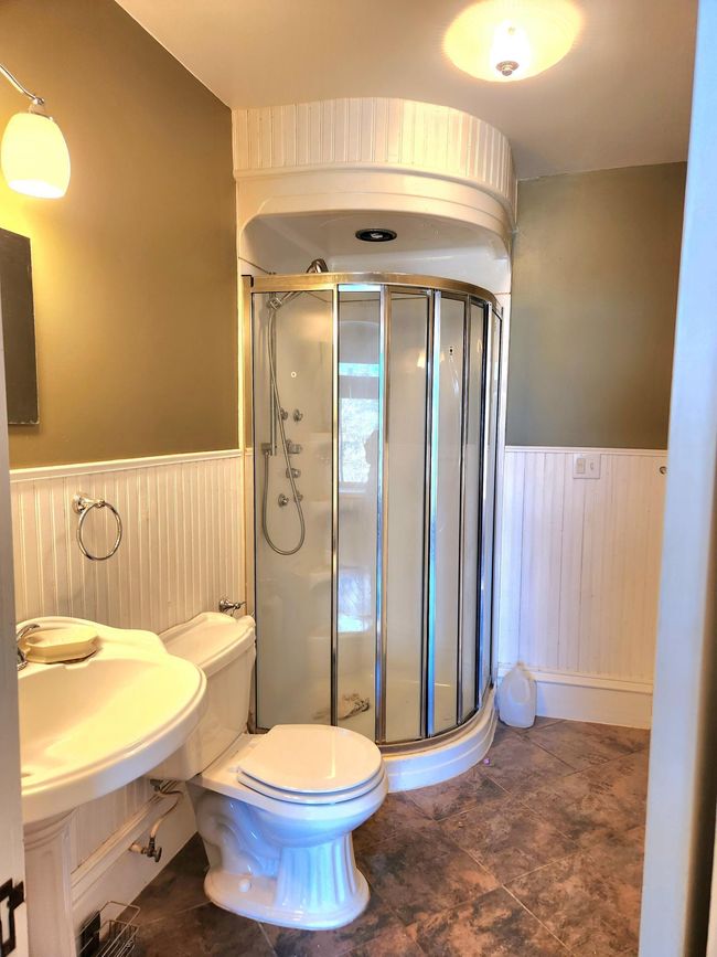 2nd floor bathroom | Image 28