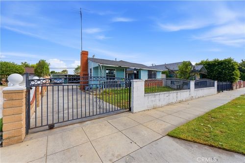 121 E 68th Way, Long Beach, CA, 90805 | Card Image
