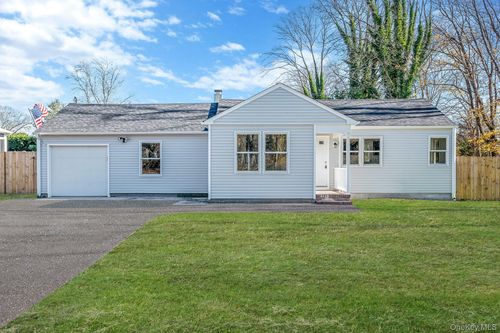 27 Lyman Rd, East Patchogue, NY, 11772-6207 | Card Image