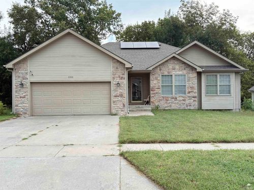 1311 Overbrooke Dr, Junction City, KS, 66441-8520 | Card Image