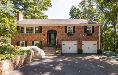 29 Doncaster Cir, Lynnfield, MA, 01940-2203 | Card Image