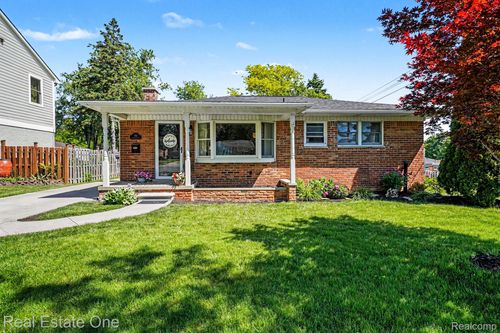 769 Manordale Ct, Milford, MI, 48381-1119 | Card Image