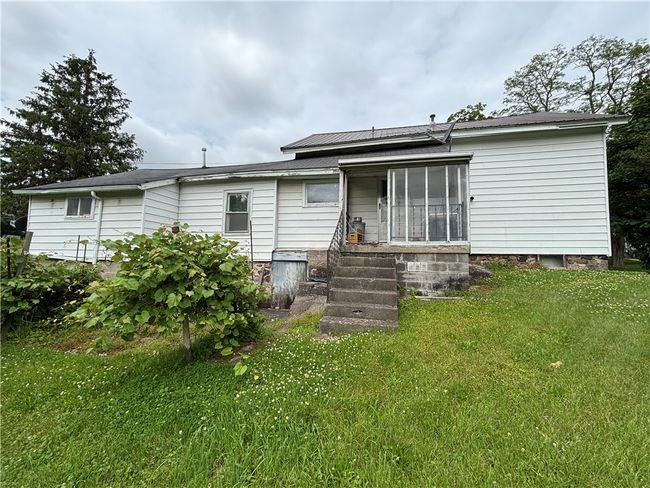 352 Vienna St, Home with 3 bedrooms, 3 bathrooms and null parking in Newark NY | Image 6