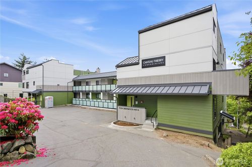 309-9558 Greenwood Ave N, Seattle, WA, 98103-3039 | Card Image