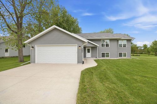 390 Meadow Ln, Columbus, WI, 53925-1797 | Card Image