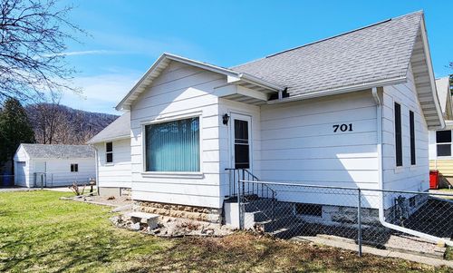 701 Olmstead St, Winona, MN, 55987-3031 | Card Image