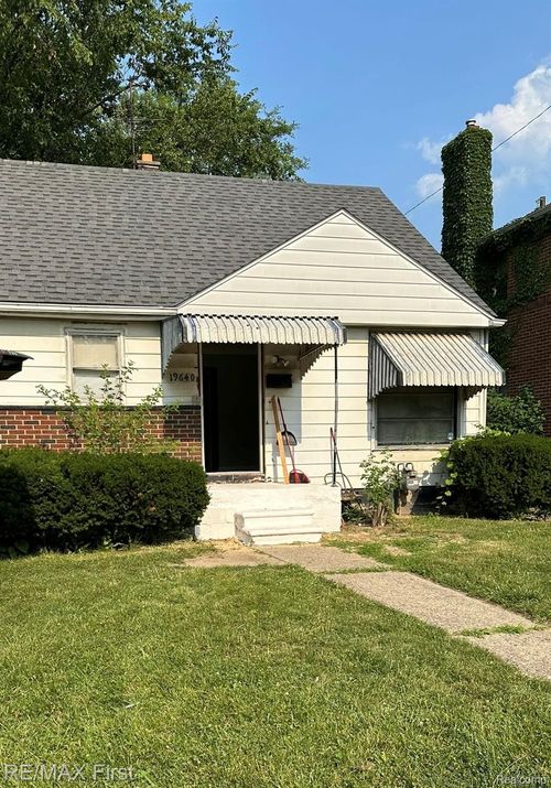 19640 Hoover St, Detroit, MI, 48205-1600 | Card Image