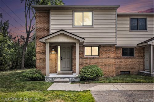 3990 Old Creek Rd, TROY, MI, 48084-1662 | Card Image