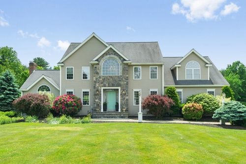 307 Chestnut St, Hudson, MA, 01749-3239 | Card Image