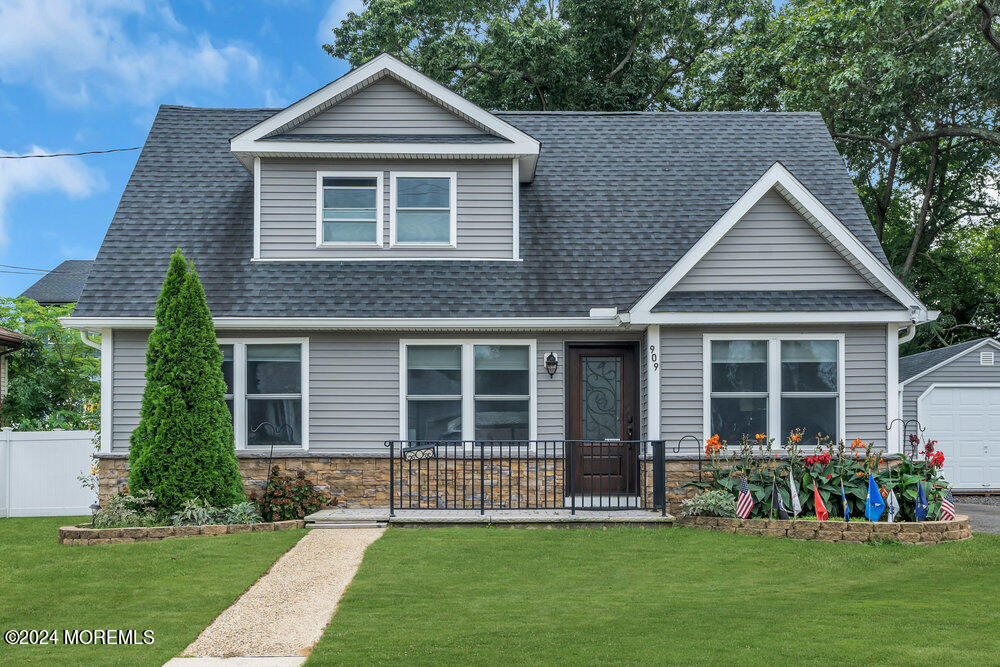 Concourse , Keyport, NJ 07735
