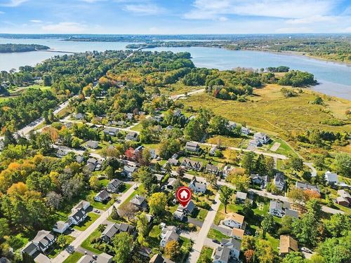 3 Chester Avenue, Falmouth, ME, 04105 | Card Image