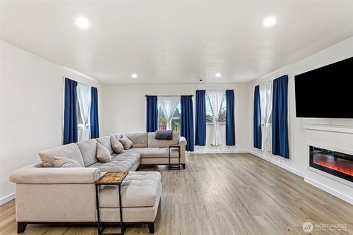 10615 2nd Pl Sw, Seattle, WA, 98146-2333 | Card Image