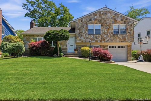 33 Pell Ter, Garden City, NY, 11530-1910 | Card Image