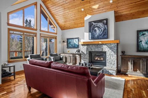 7 Creekside Mews, Canmore, AB, T1W0J4 | Card Image