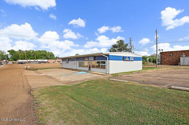 04-230 Clinton Plaza | Image 4