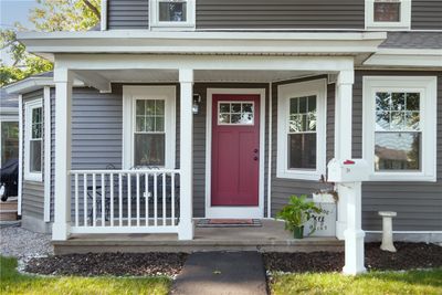 Front entrance and porch area | Image 3