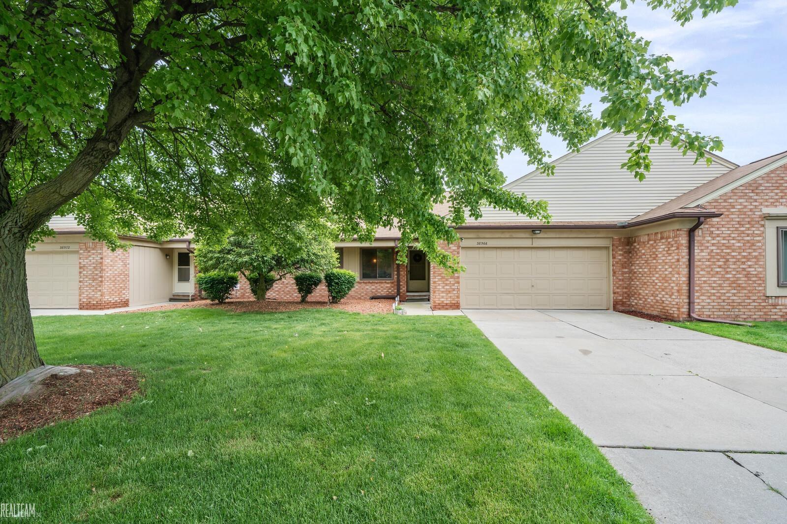Cypress Meadow Dr, Clinton Township, MI 48036