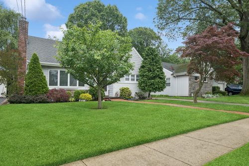 12 Ambrose Ave, Malverne, NY, 11565-1319 | Card Image