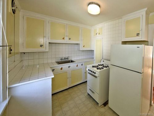 apt-3-56 Lawn Ave, Elmsford, NY, 10523-3606 | Card Image