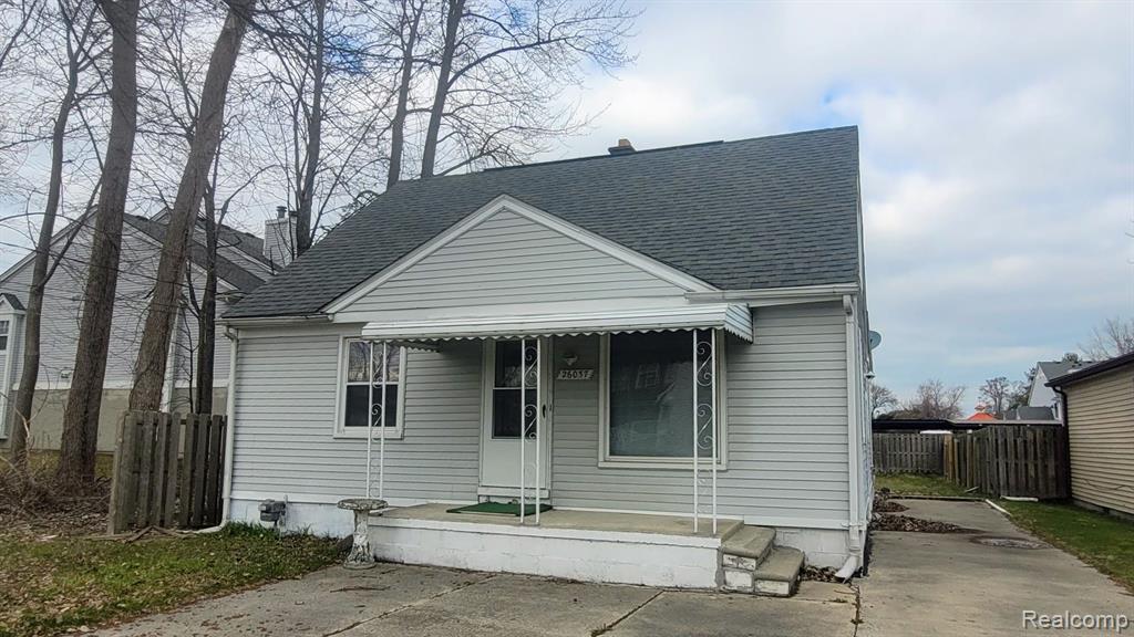 Rosalie St, Harrison Township, MI 48045