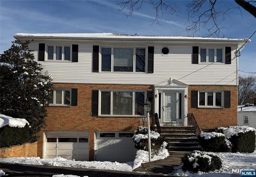 21 Pilgrim Ct, Bloomfield, NJ, 07003-3835 | Card Image