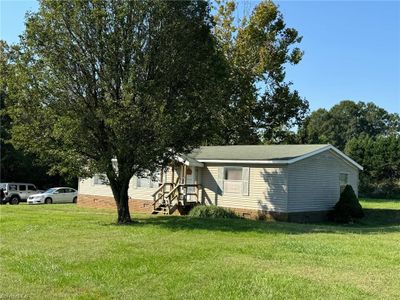 1040 Mountain View Church Road, House other with 3 bedrooms, 2 bathrooms and null parking in Hamptonville NC | Image 3