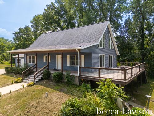 5585 Hochberger Rd, Eau Claire, MI, 49111-9733 | Card Image