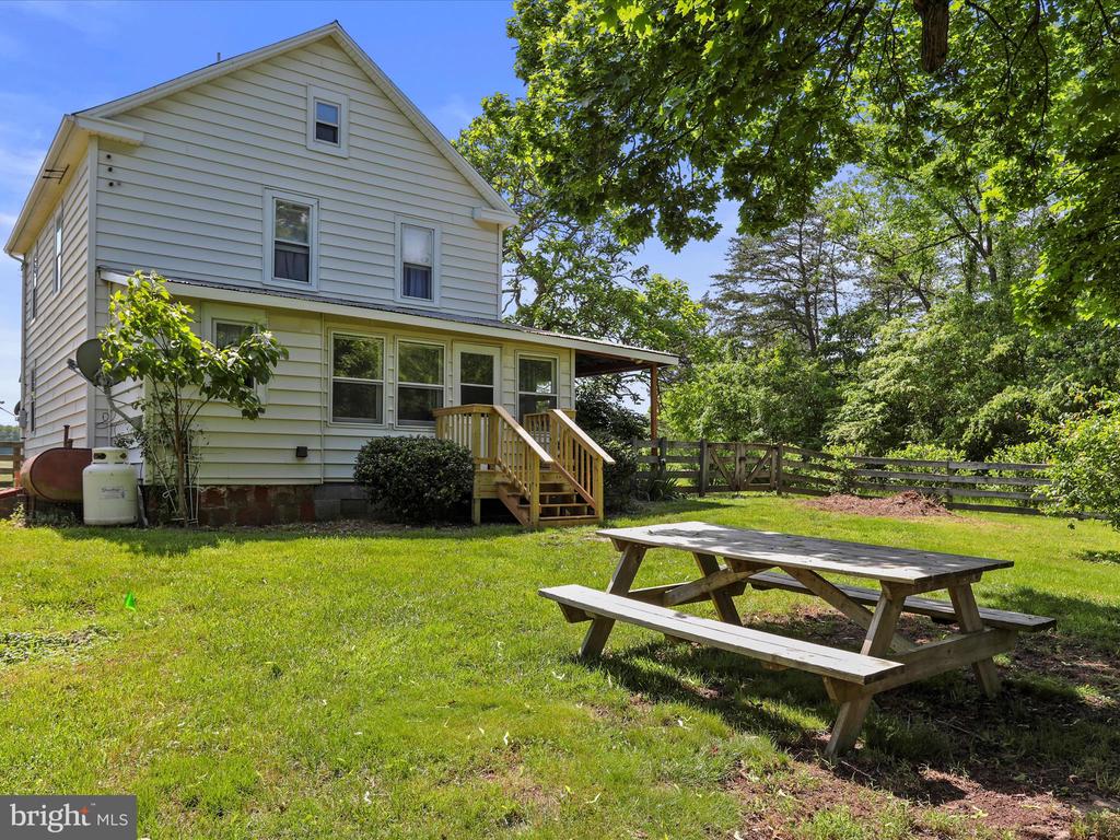 Deshong Ln, Hedgesville, WV 25427