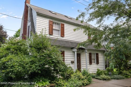 666 Ford Ave, Kingston, PA, 18704-4837 | Card Image